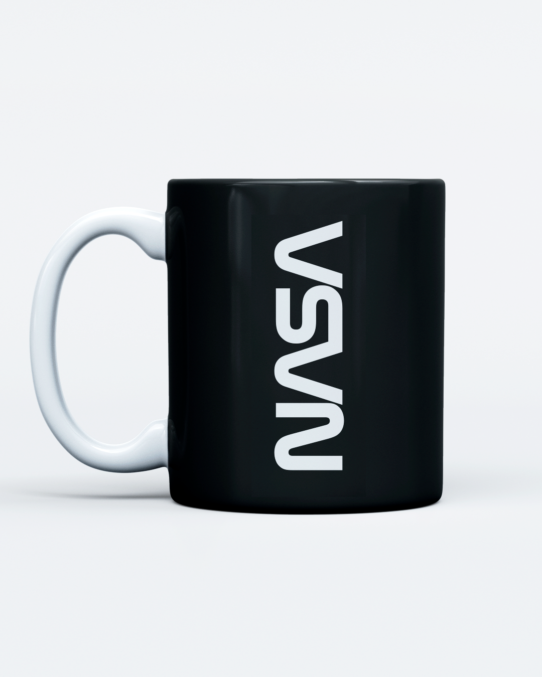 Caneca De Cerâmica Preta – Saturno NASA Worm